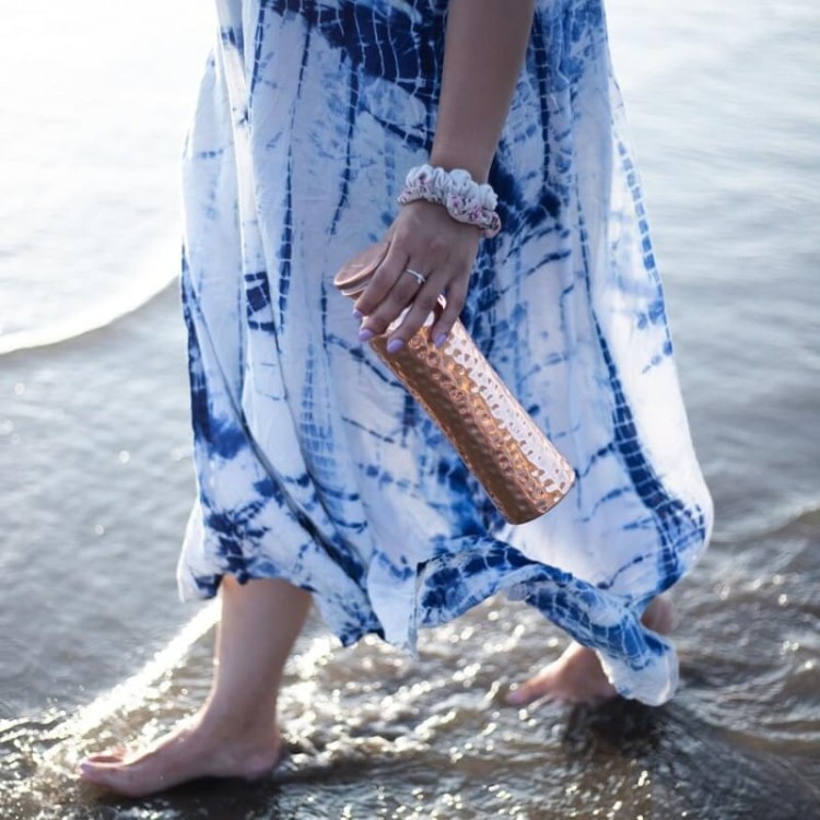 butelka-z-mlotkowanej-miedzi-hammered-curve-900-ml-forrest-and-love (2).jpg