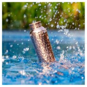 butelka-z-mlotkowanej-miedzi-hammered-curve-900-ml-forrest-and-love (1).jpg